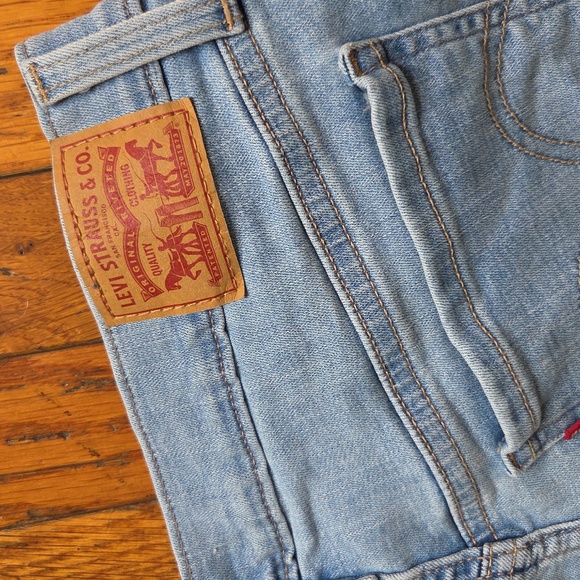 2/$15 Levi's Mid Length Stretchy Jean Shorts (31) - Picture 6 of 6